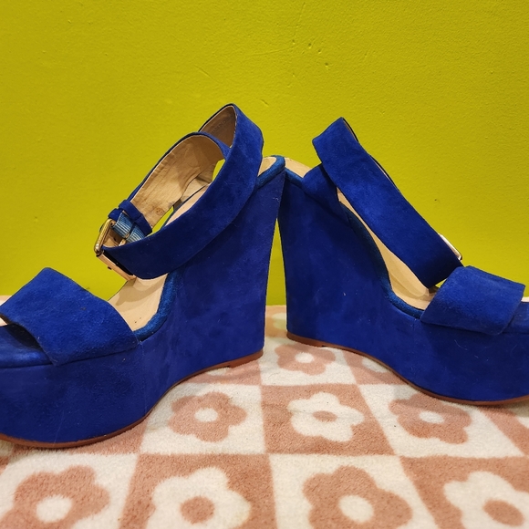 Aldo Suede Wedge Heels - Picture 3 of 4